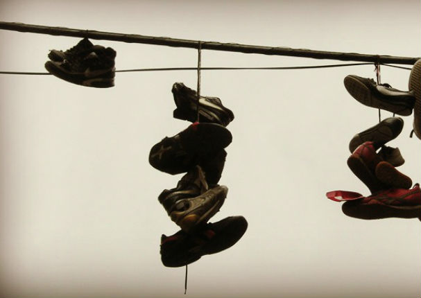Zapatillas Colgadas En Cables De Luz Significado