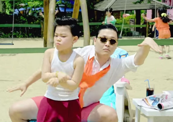 Mira qué pasó con el niño que aparece en el viral de 'Gangnam Style' - VIDEO