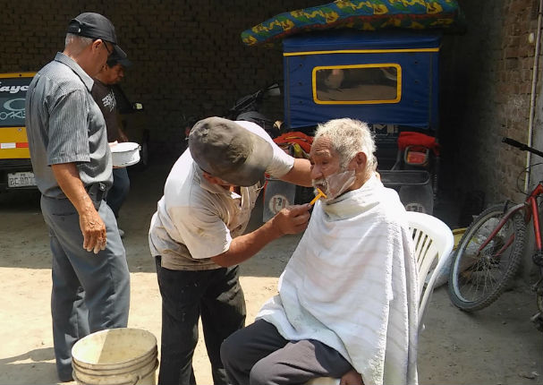 Chiclayo : vecinos de Ferreñafe tuvieron gesto solidario con indigente (FOTOS)