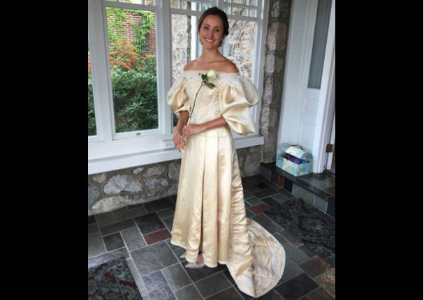 Ella será la décimo primera persona en su familia en usar el mismo vestido de novia