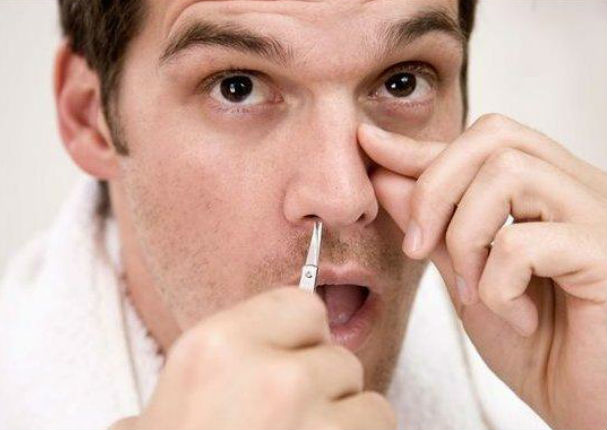 ¿Por qué es peligroso arrancarse un vello de la nariz?