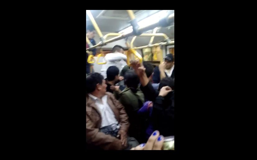 Metropolitano: Dos hombres se agarran a golpes dentro del bus