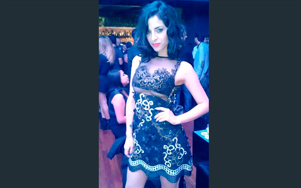 Andrea Luna estremece las redes sociales con sexy vestido (FOTOS)