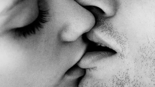 Este es el beso perfecto, según los hombres