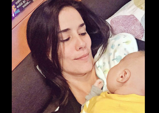 Gianella Neyra comparte tierna foto junto a su bebé