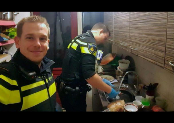 Niños se quedaron solos en casa y estos policías hicieron algo digno de admirar