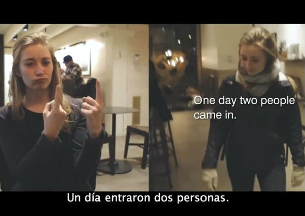 YouTube: Ella aprendió el lenguaje de señas para poder atender a…