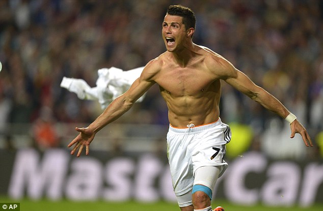 Cristiano Ronaldo promociona sus bóxers en sexy video