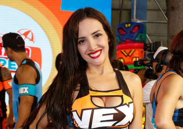Rosángela Espinoza insiste como cantante - VIDEO