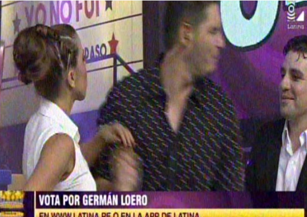 Los Reyes del Playback: Cristian Rivero recibió tremenda cachetada en vivo (VIDEO)