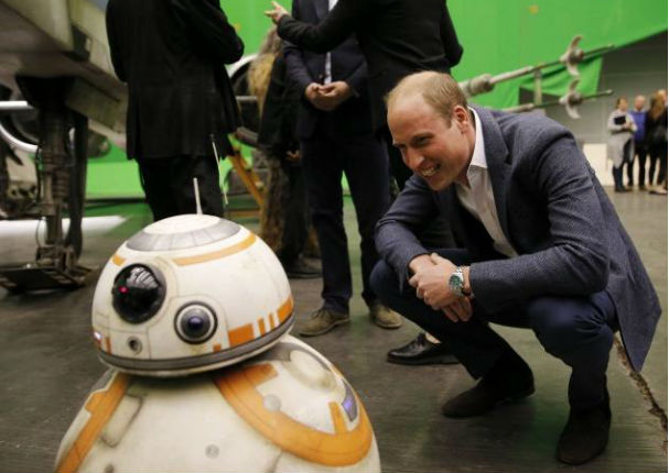 Star Wars: Chewbacca y BB8 recibieron la visita de los príncipes William y Harry (FOTOS)