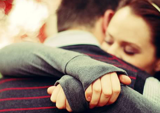 Pareja: ¿Sabes qué significan los abrazos en tu relación?