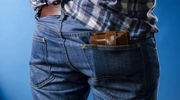 YouTube: Poner la billetera en el bolsillo de atrás es dañino para la salud