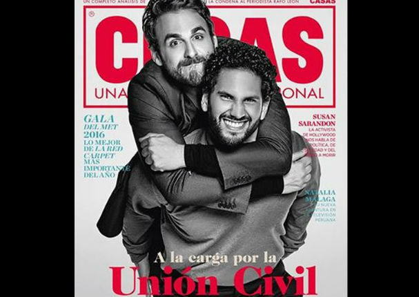 Peluchín y su novio hacen historia con portada de conocida revista (FOTO)