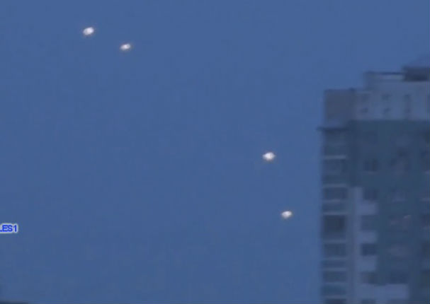 ¡Insólito! Flota de OVNIS sobrevuela cielo de Rusia y causa pánico (VIDEO)
