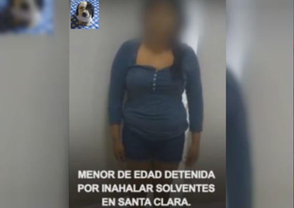Policías mexicanos son descubiertos mientras abusaban de menor drogada (VIDEO)