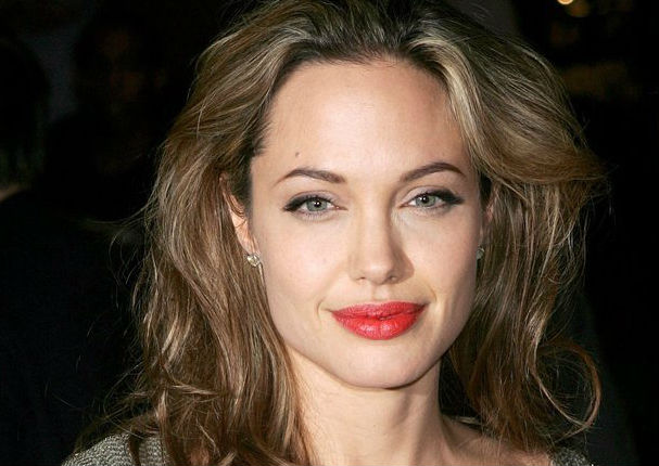 Angelina Jolie: Difunden fotos íntimas de la actriz cuando tenía 15 años