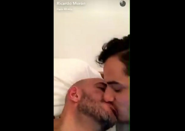 Ricardo Morán y su novio celebran así  triunfo de PPK (VIDEO)