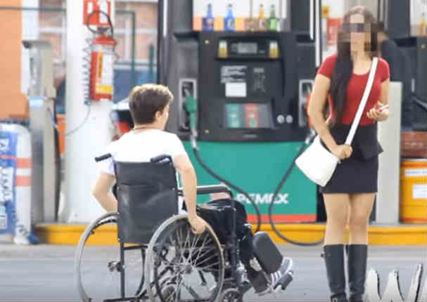 YouTube: Mujer menospreció a joven por estar en silla en ruedas y esto pasó