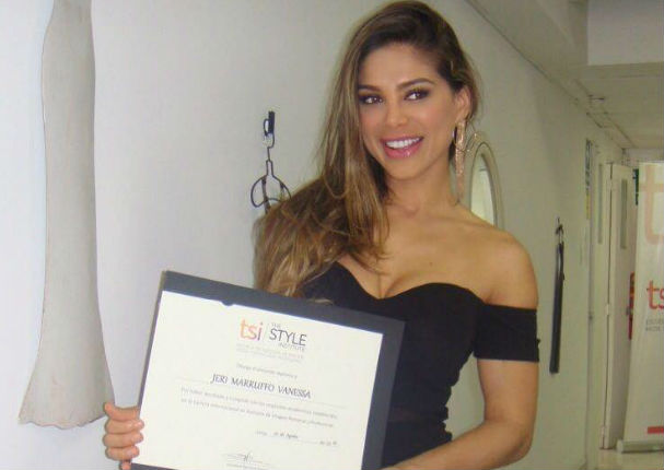 Vanessa Jerí se graduó en el primer puesto de su carrera y así lo anunció en Facebook
