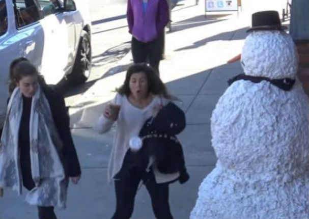 YouTube: Hicieron broma con muñeco de nieves  y esto pasó