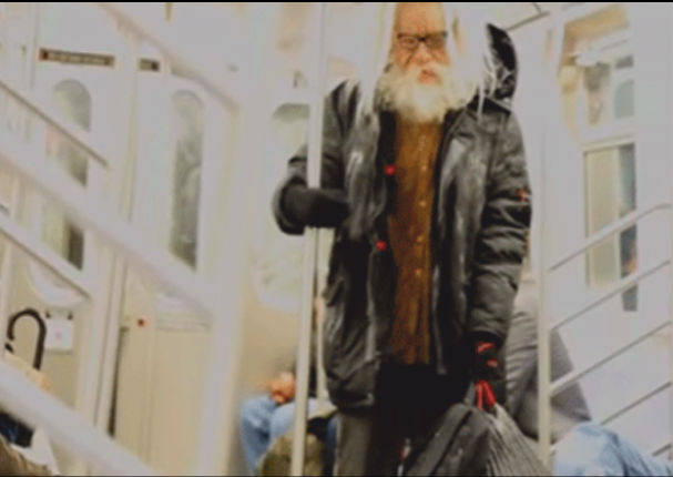 YouTube: Hombre subió a tren y levitó así