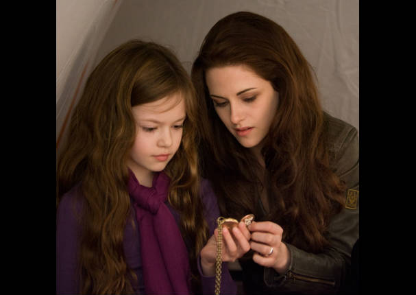 ¿Recuerdas a Renesmee, la hija de Bella y Edward en Crepúsculo? Mira cuánto ha cambiado
