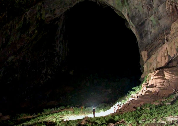 YouTube: No creerás lo que hallaron en esta terrorífica cueva