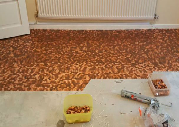 Facebook:  ¿Cubrirías el piso de tu sala con monedas? Este sería el motivo - VIDEO