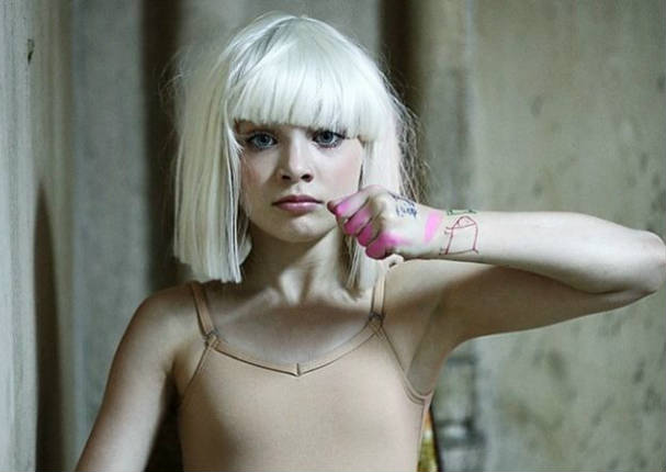 La niña del videoclip de Sia “Chandelier” ya es toda una adolescente