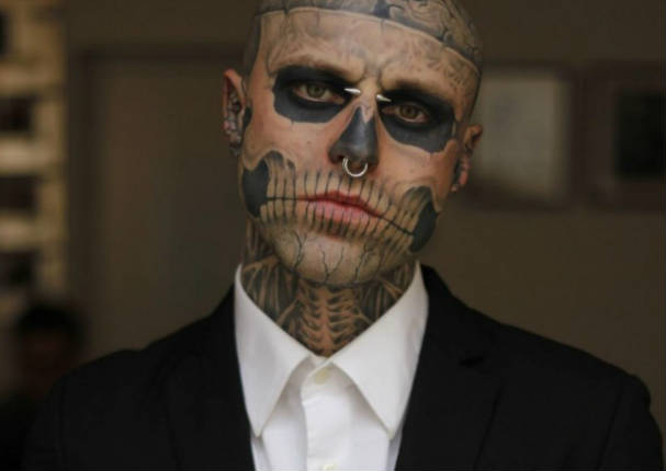 Hombre con más tatuajes en el mundo toma radical decisión - VIDEO