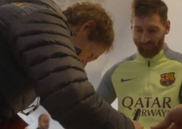 ¿Te imaginas a Lionel Messi pidiendo un autógrafo?