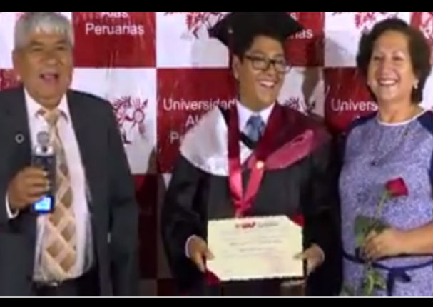 Facebook: Se graduó de la universidad y su padre dio este gracioso discurso -VIDEO
