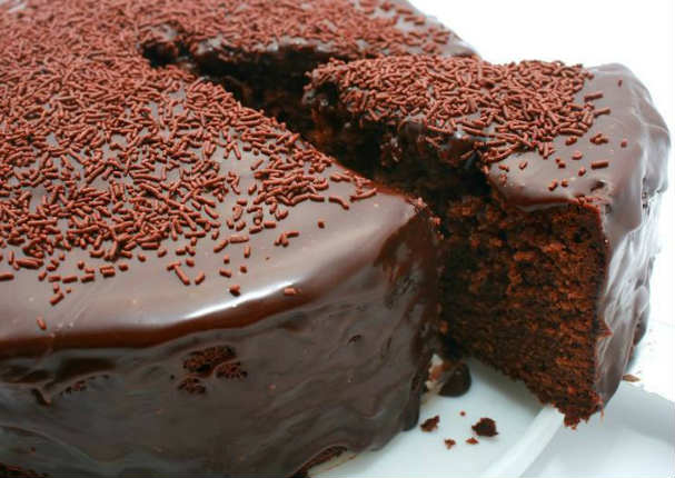 Prepara una deliciosa torta de chocolate para el frío ¿Podrás resistir?