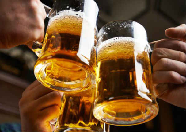 Estudio revela que beber una vez al día es saludable