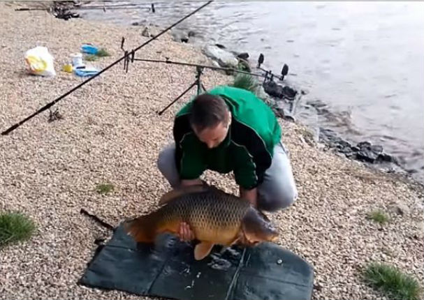 YouTube: Atrapó enorme pez sin imaginar que esto pasaría