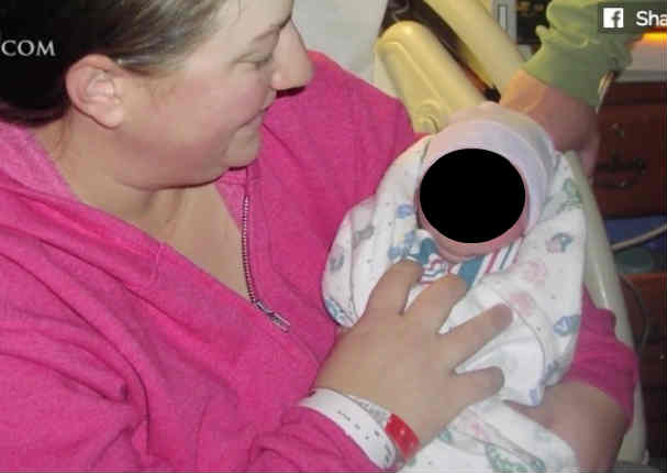Viral: ¡Hallaron algo insólito en el estómago de bebé! (FOTOS)