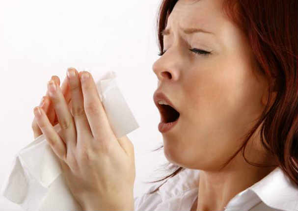Aguantarte el estornudo provoca serias consecuencias