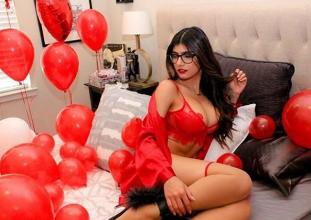 Mía Khalifa sorprende con sensuales fotos por el día de San Valentín (FOTOS)