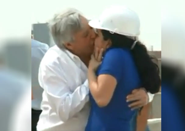 Facebook Viral: Alcalde besa a ingeniera contra su voluntad frente a compañeros (VIDEO)