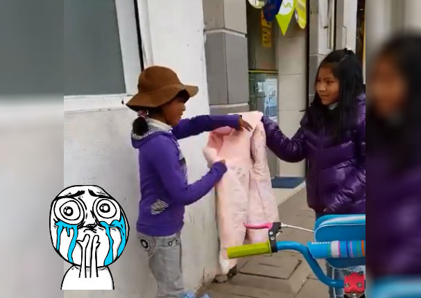 Facebook Viral: Regala sus cosas a niña y conmueve al mundo con noble gesto (VIDEO)