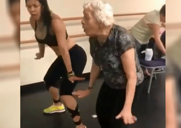 Viral: La anciana que impresionó a Daddy Yankee bailando 'Dura' (VIDEO)