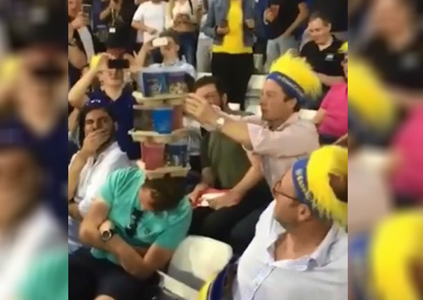 Hombre se durmió en pleno partido y lo que le hicieron asombró a todos (VIDEO)