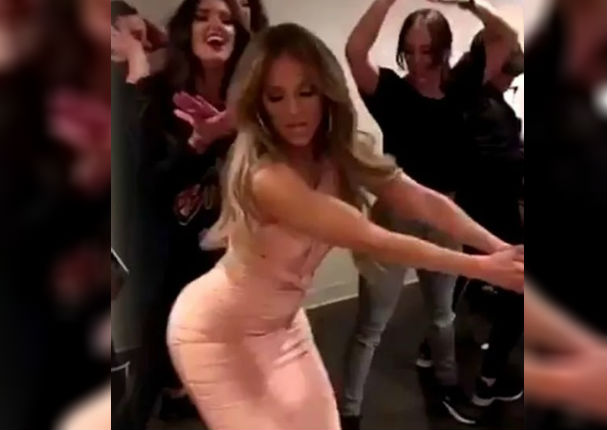 Jennifer López se roba miradas tras celebración después de show en Las Vegas (VIDEO)