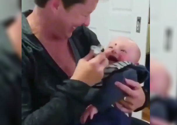 Facebook Viral: Reacción de bebé al ver a su madre con chupón se vuelve viral (VIDEO)