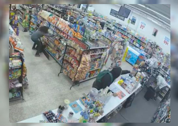 Facebook: Jóvenes robaban tienda, pero terminan siendo héroes (VIDEO)
