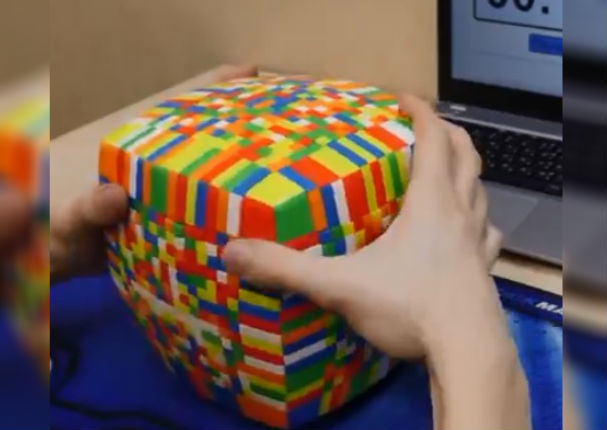 El cubo de Rubik más difícil que verás fue armado en 5 horas (VIDEO)