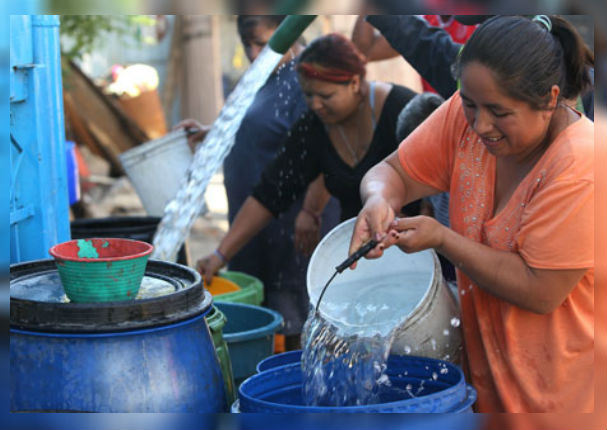 Convierten el agua de mar en potable para ayudar a damnificados