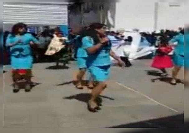 Enfermeras bailan con el público para animarlos a vacunarse de la influenza (VIDEO)