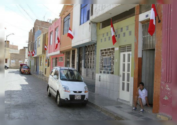 Municipalidad multará a vecinos por no colocar sus banderas